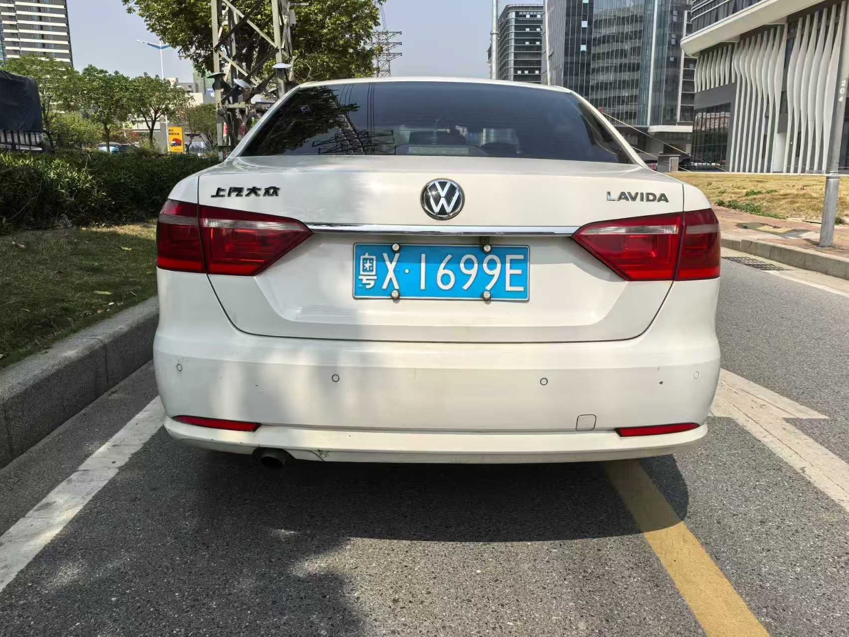 2016 Volkswagen           Lavida