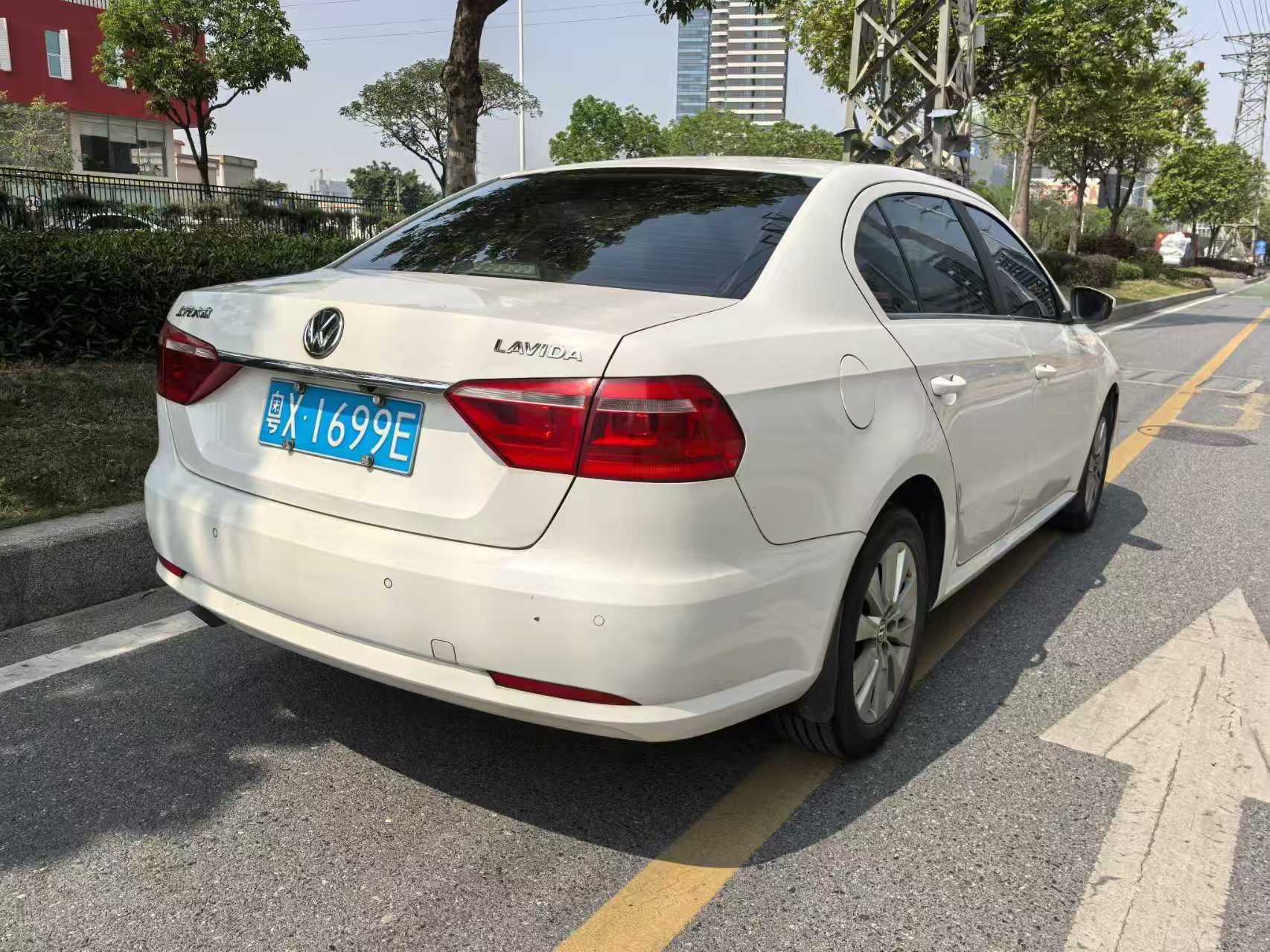 2016 Volkswagen           Lavida