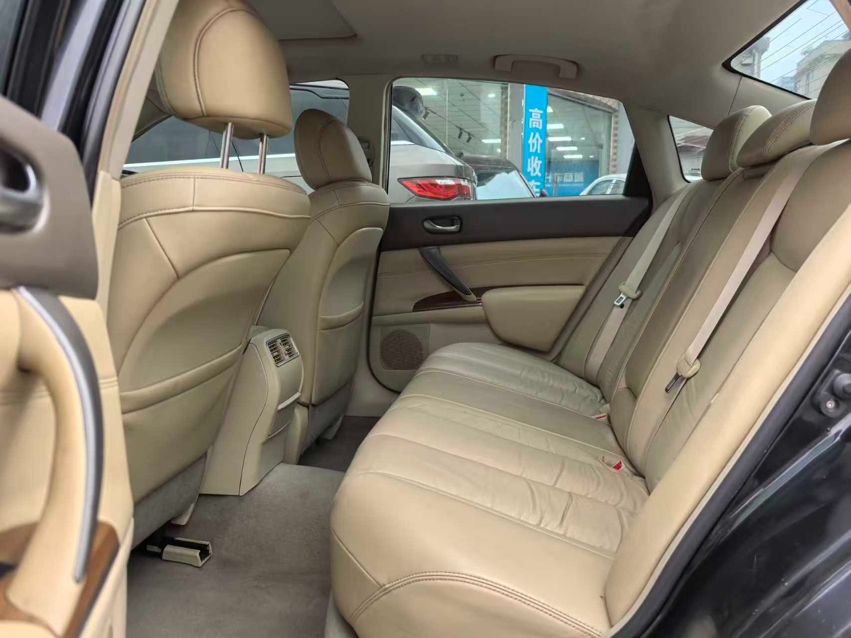 2011 NISSAN midsize