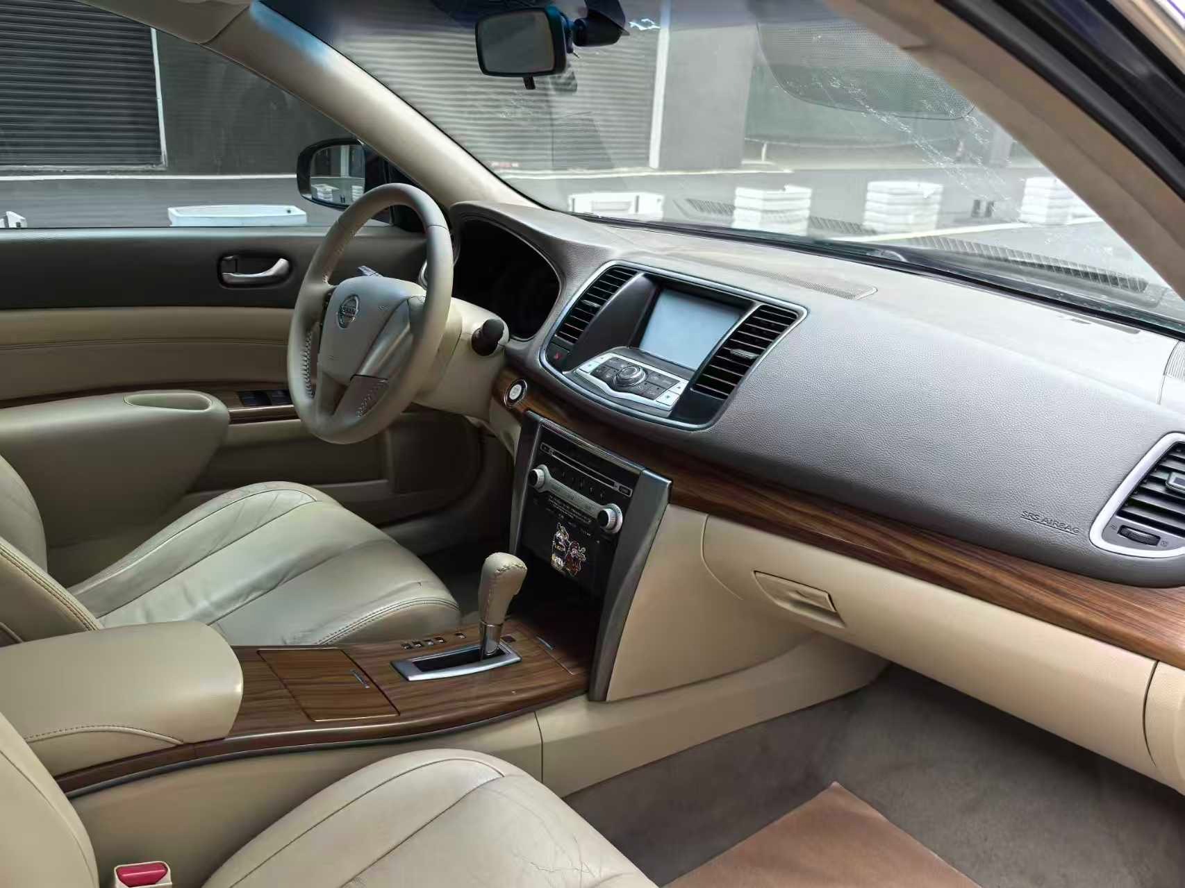 2011 NISSAN midsize