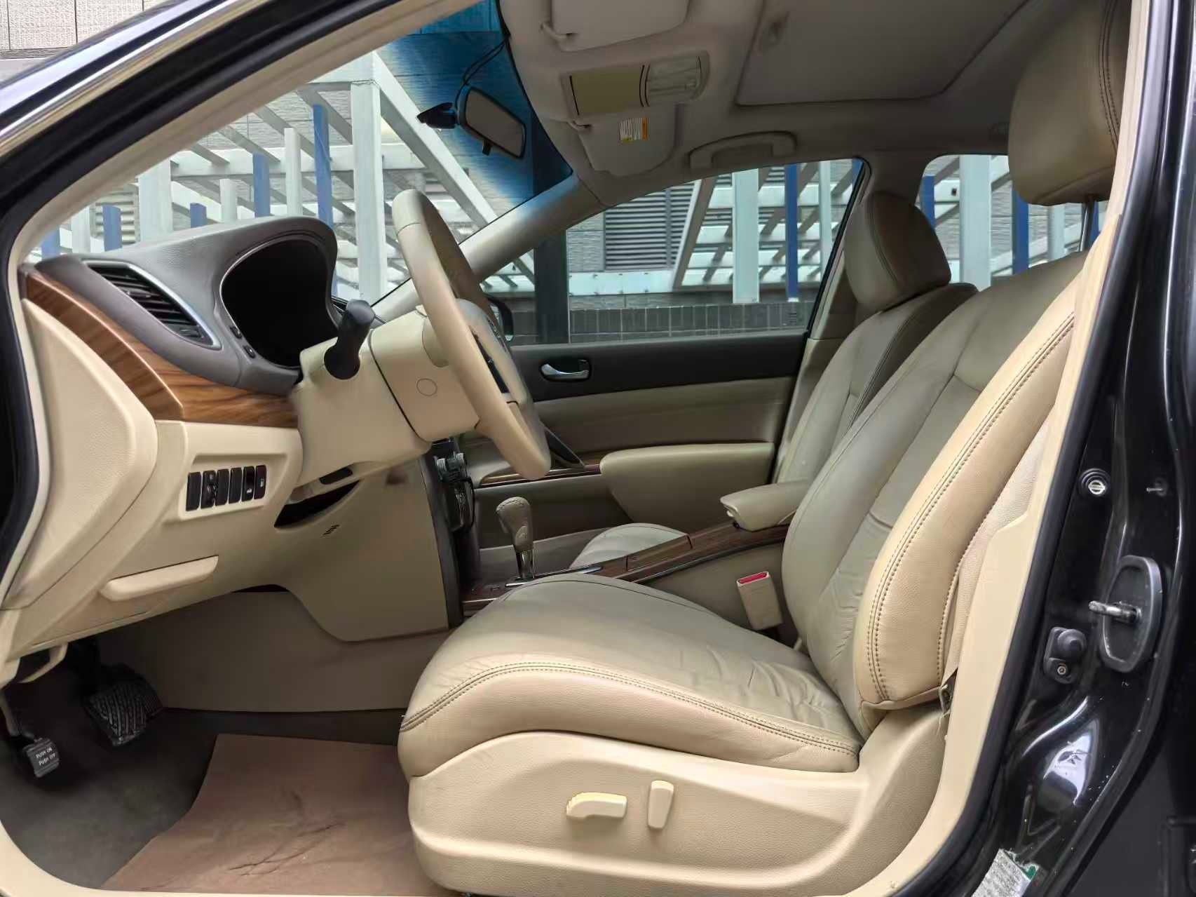 2011 NISSAN midsize