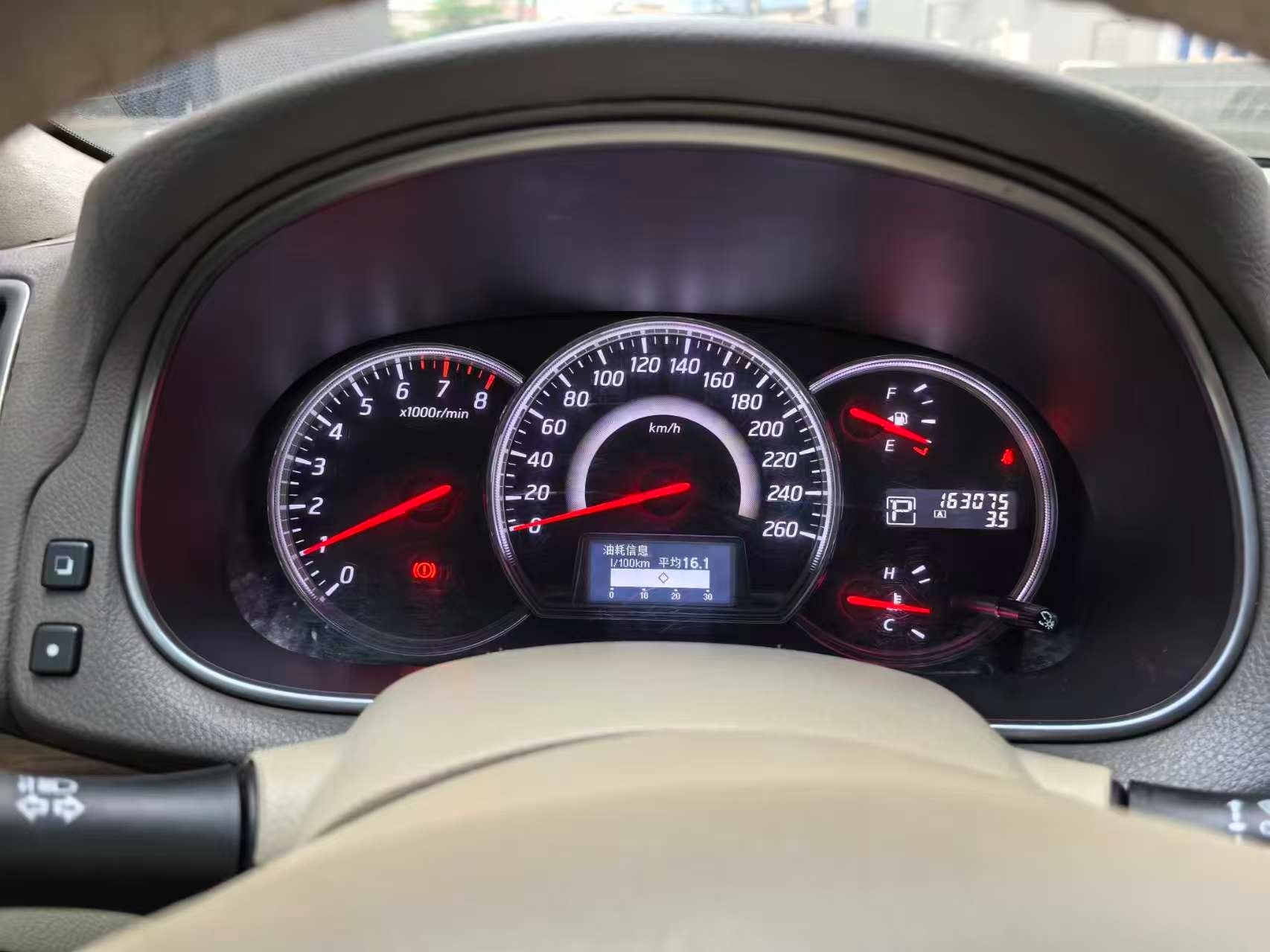 2011 NISSAN midsize